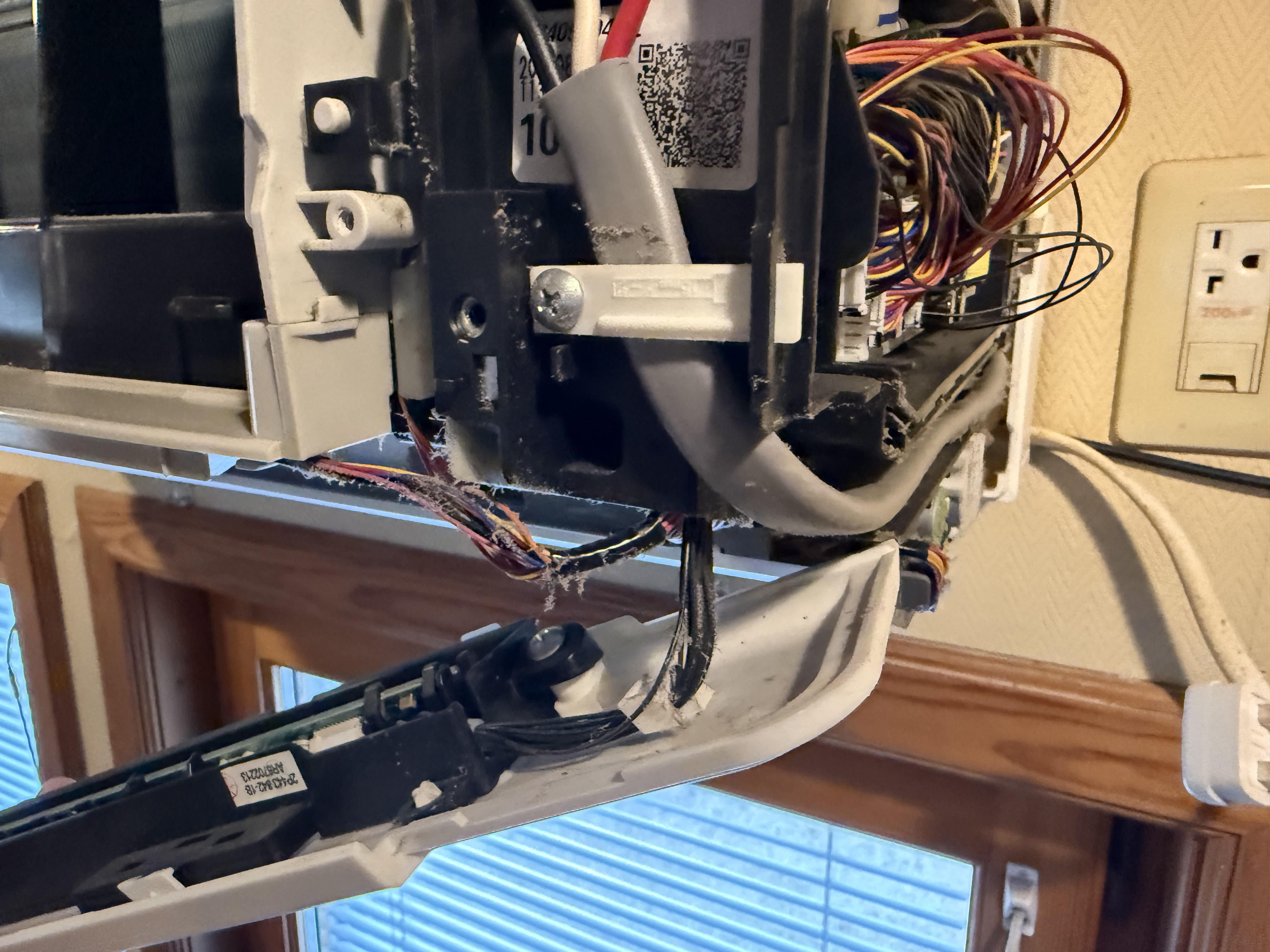 下益城郡美里町 エアコンクリーニング 分解作業の途中工程