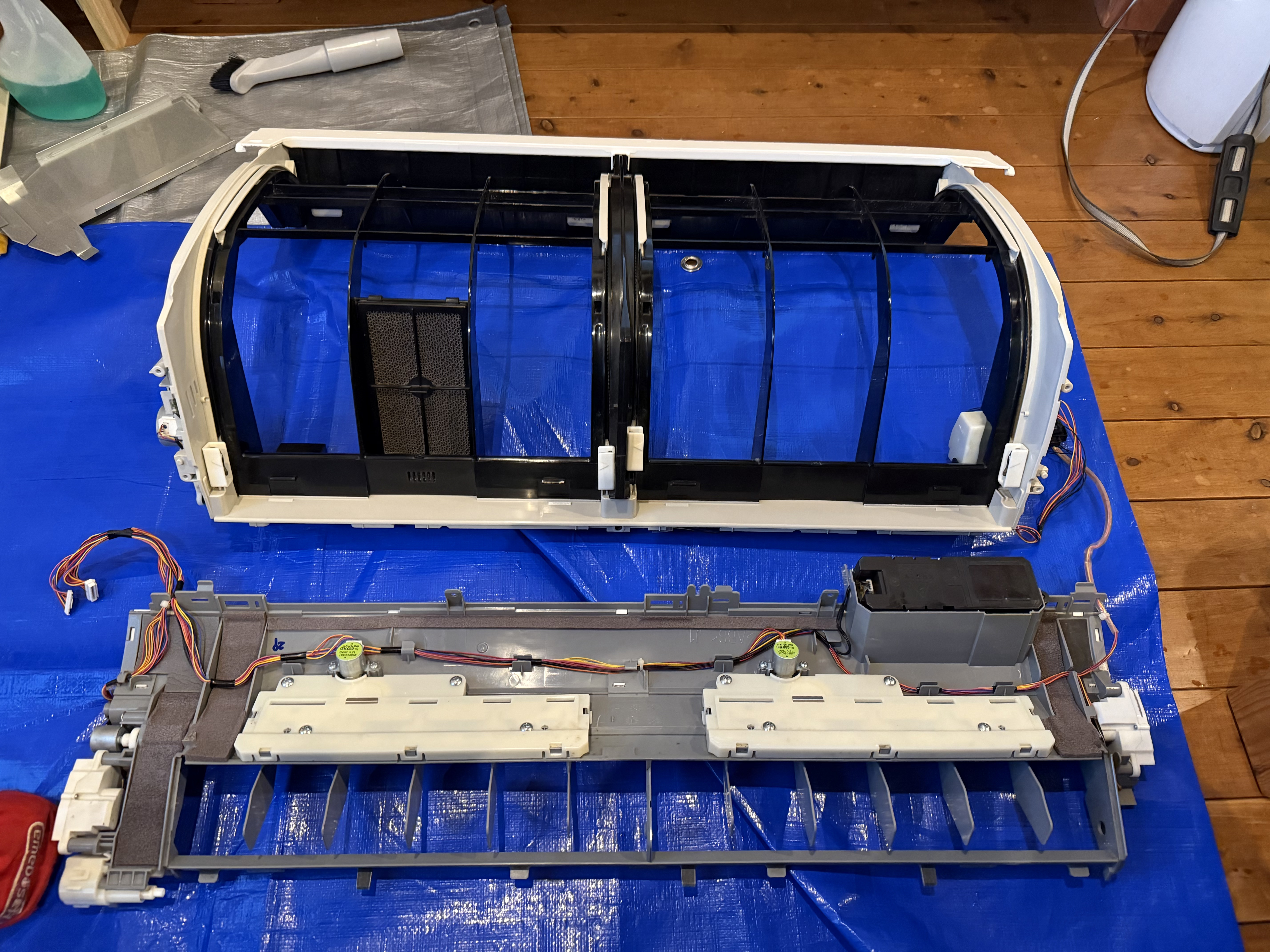 下益城郡美里町 エアコンクリーニング 分解作業の途中工程