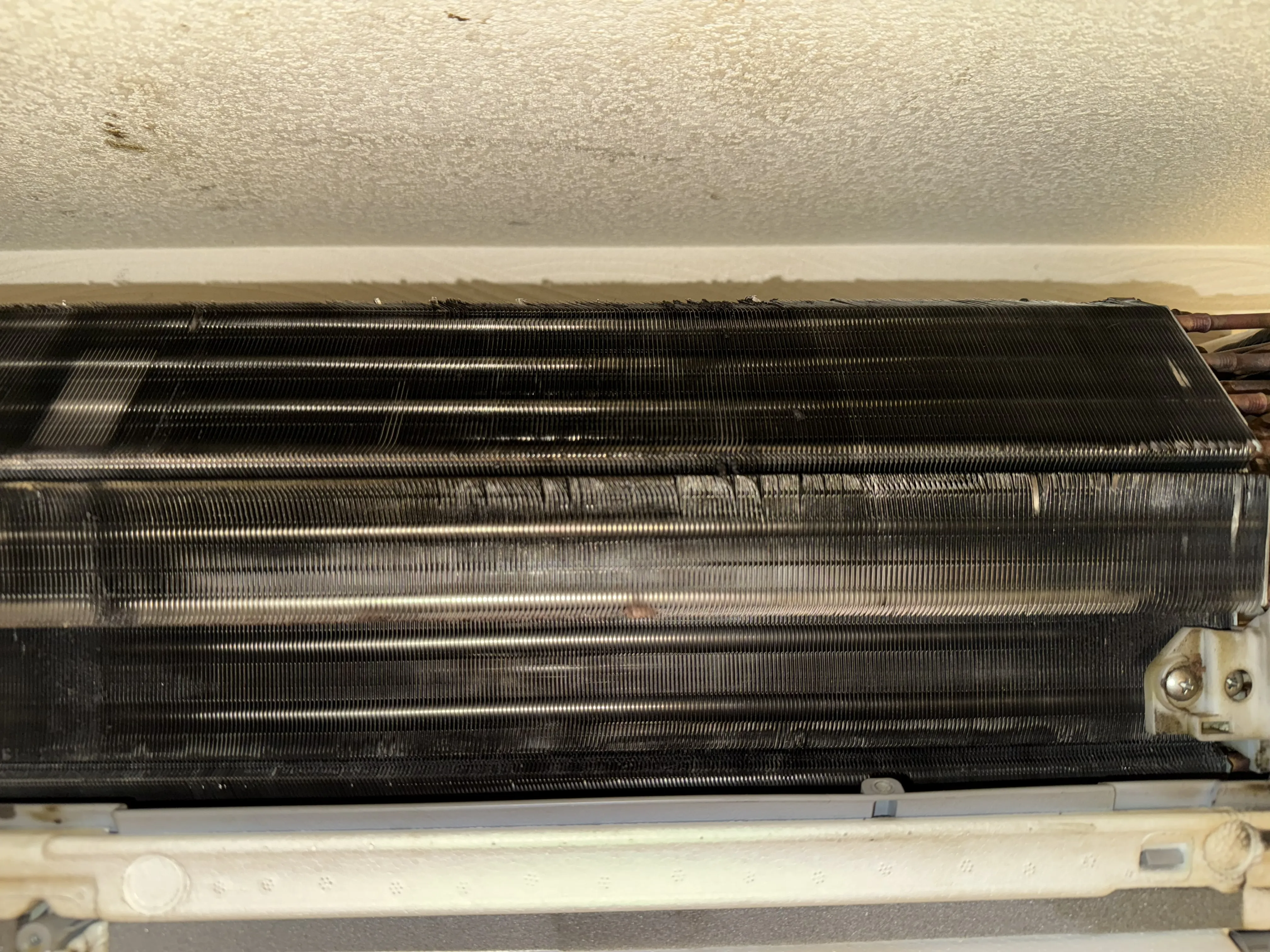 山猫美掃舎　エアコンクリーニング　　　　熱交換機　洗浄前