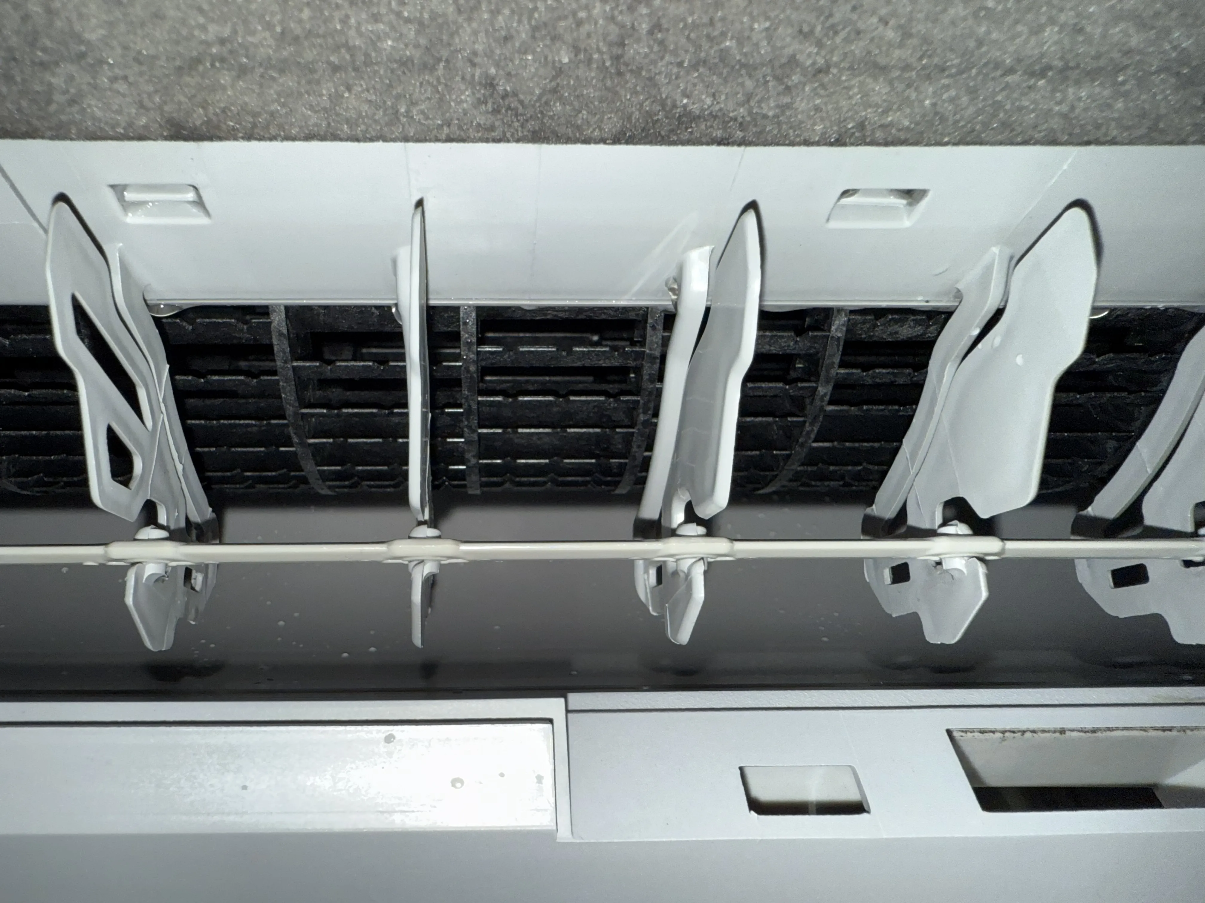 山猫美掃舎　エアコンクリーニング　　　　吹き出し口　洗浄後