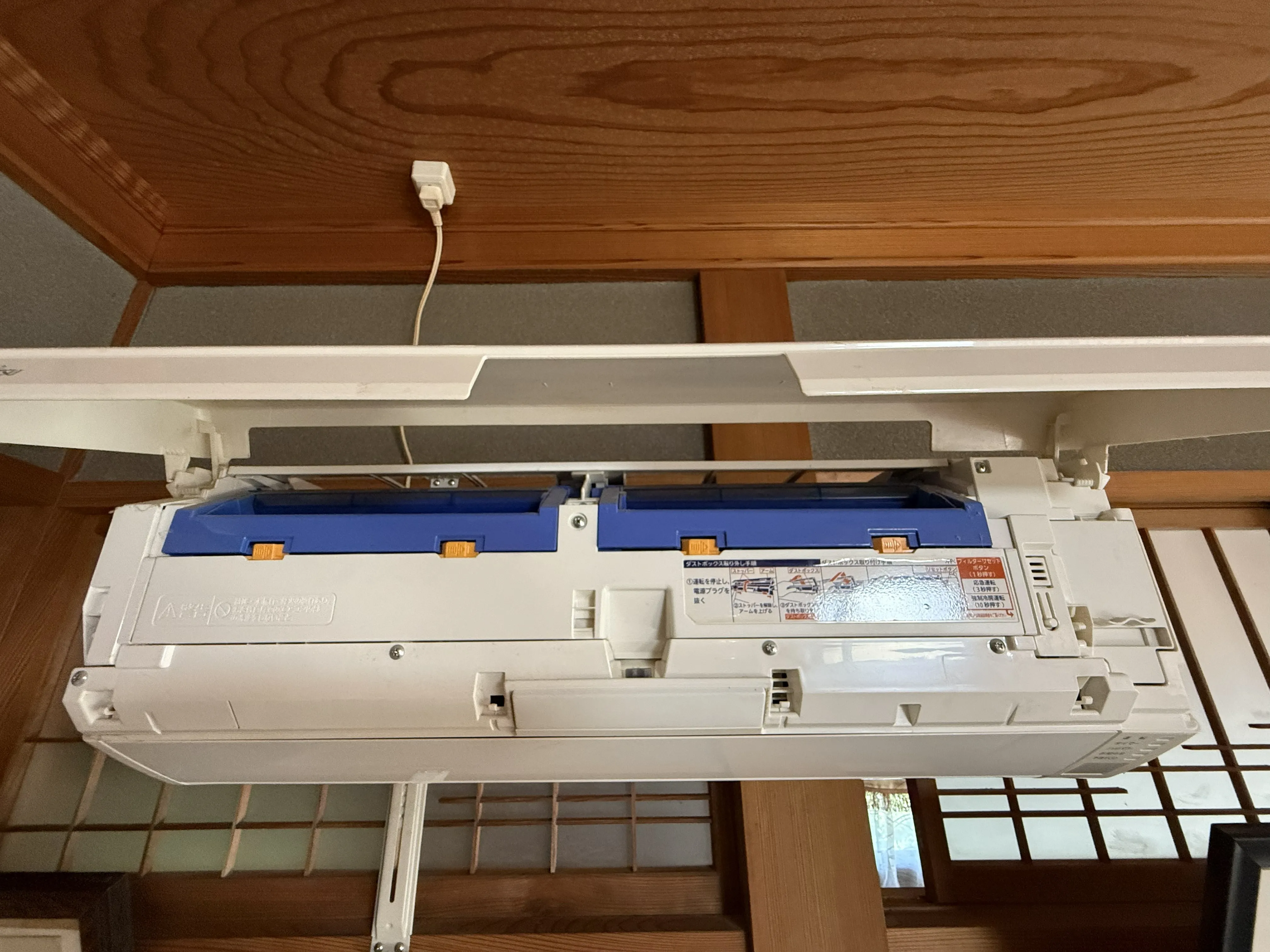 八代市 富士通お掃除機能付きエアコンの洗浄前の様子