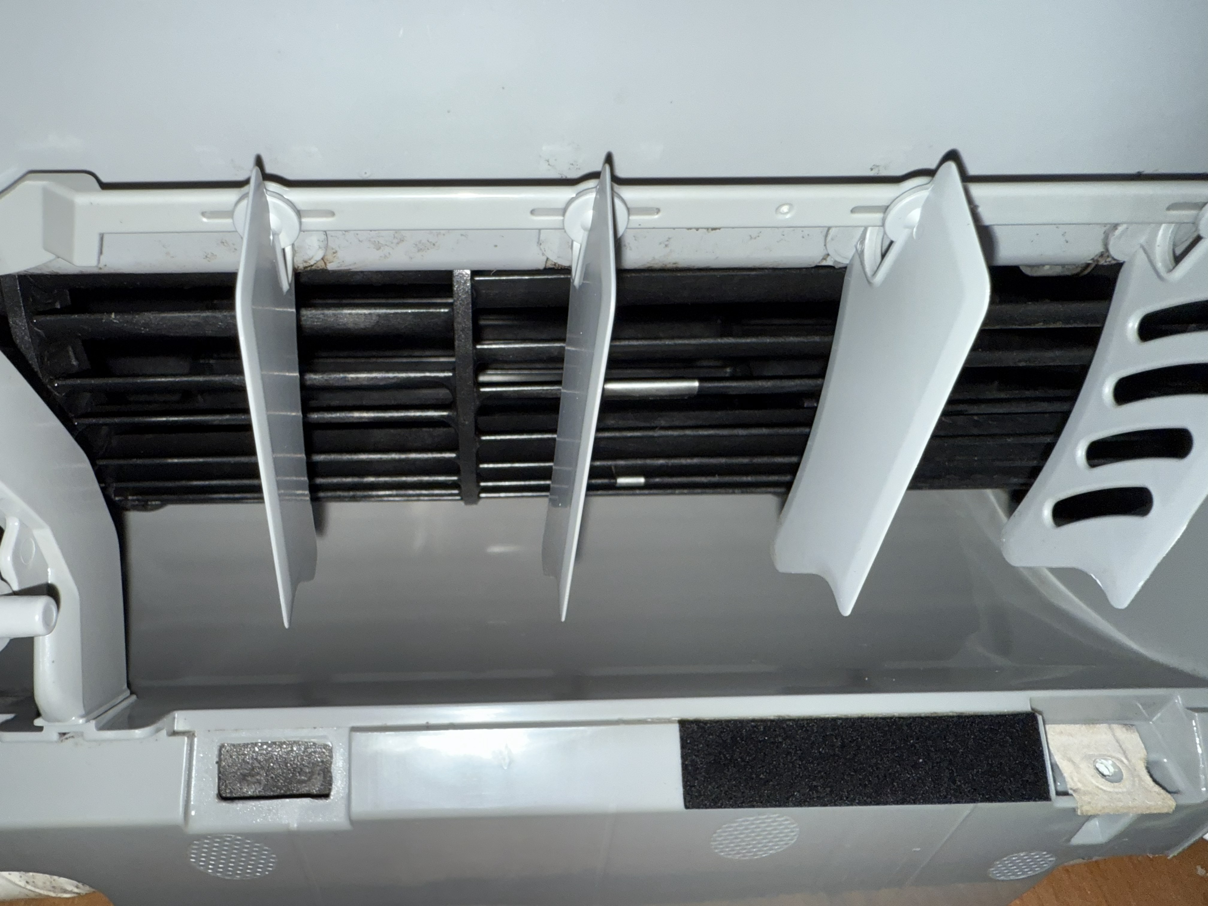 八代市 東芝お掃除機能付きエアコン 洗浄後の排気口