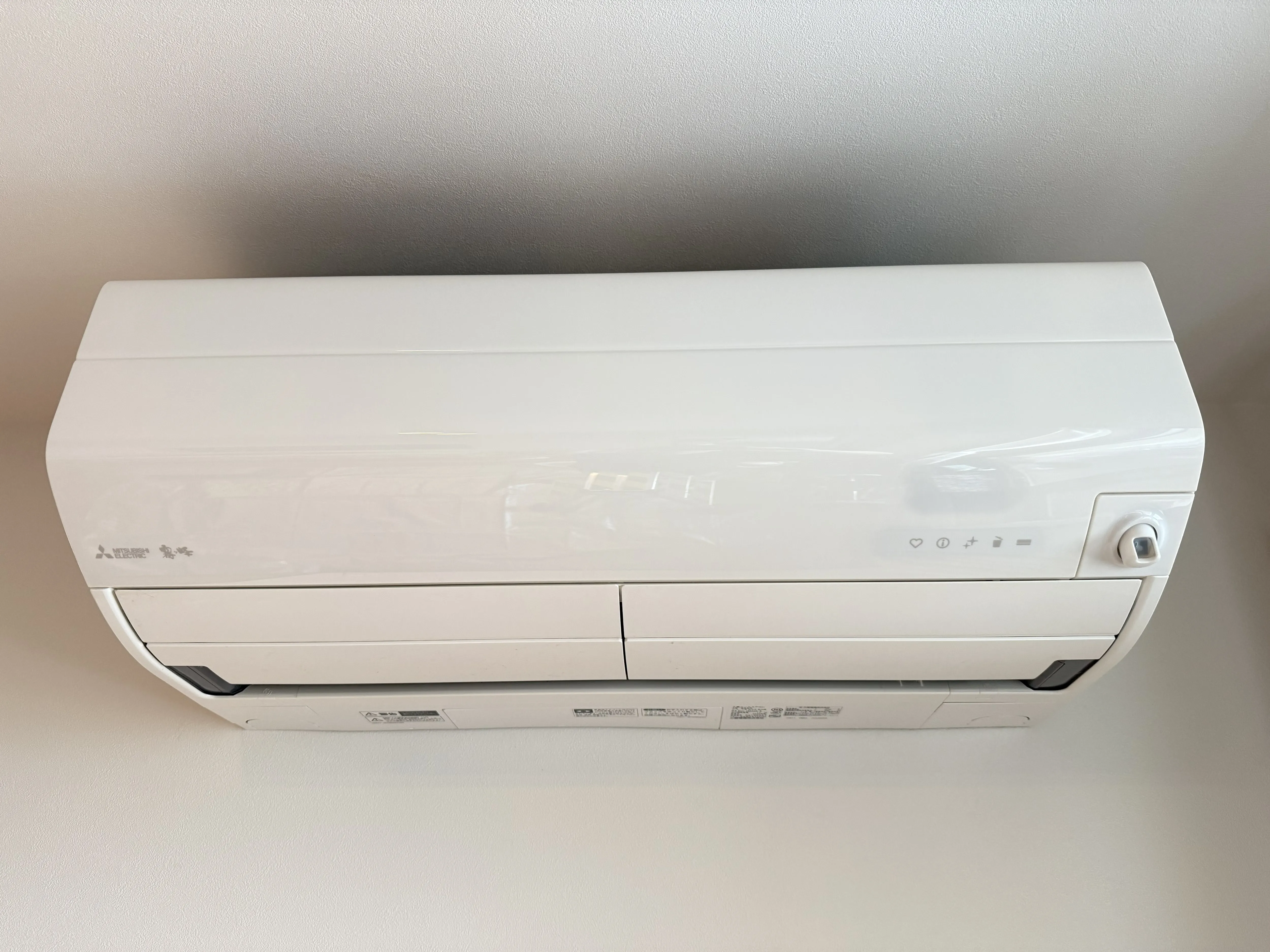 クリーニング前の三菱霧ヶ峰エアコンMSZ-ZW2820-W
